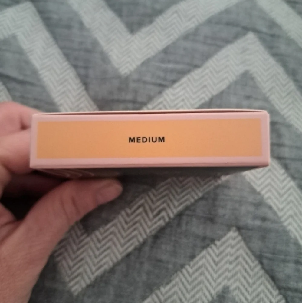 Whats Up Beauty Wind Dancer Pressed Setting Powder in Medium